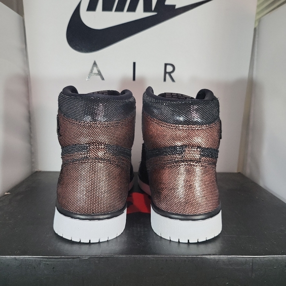 Size 8.5 - Jordan 11 Retro 72-10 2015. VNDS..... fits Men Size 8.5, Women Size 1 - Picture 3 of 12